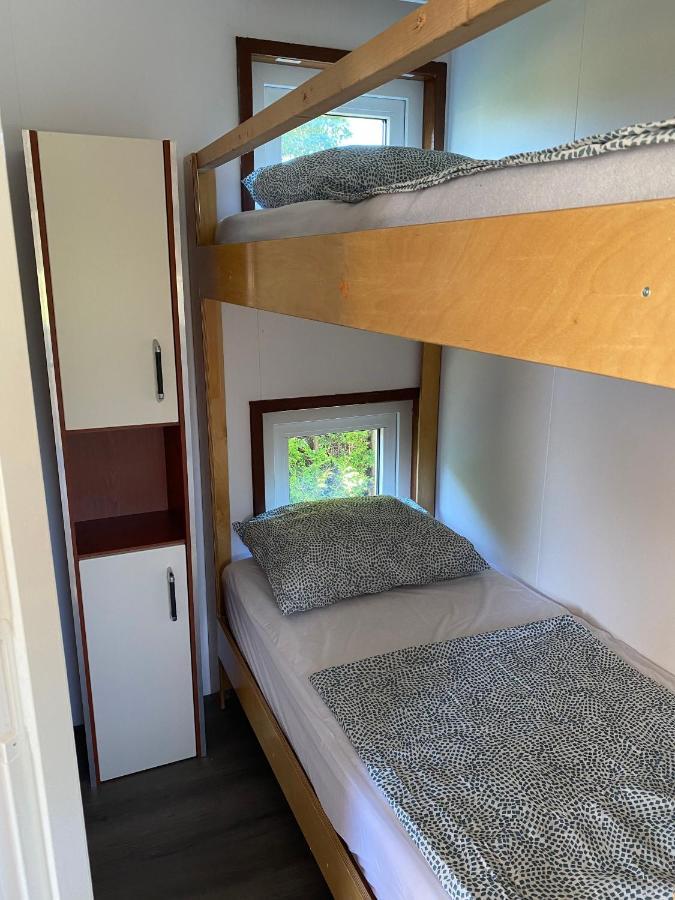 LathumRustig Liggend Chalet Op Recreatiepark De Rhederlaagse Meren别墅 外观 照片