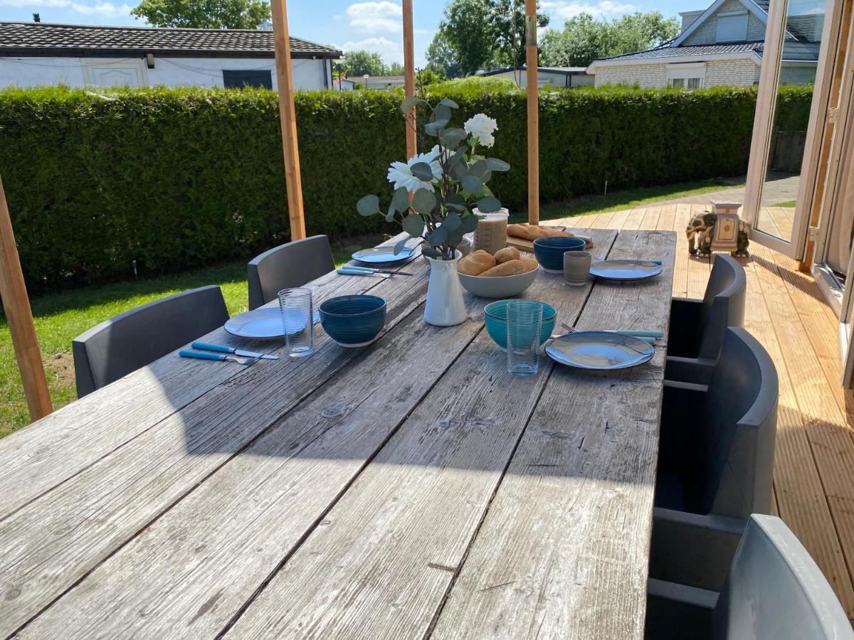 LathumRustig Liggend Chalet Op Recreatiepark De Rhederlaagse Meren别墅 外观 照片