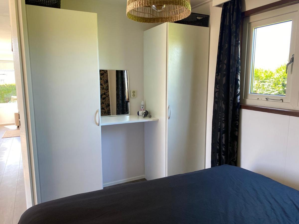 LathumRustig Liggend Chalet Op Recreatiepark De Rhederlaagse Meren别墅 外观 照片
