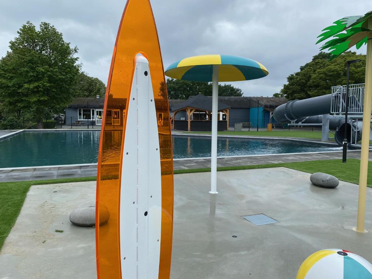 LathumRustig Liggend Chalet Op Recreatiepark De Rhederlaagse Meren别墅 外观 照片